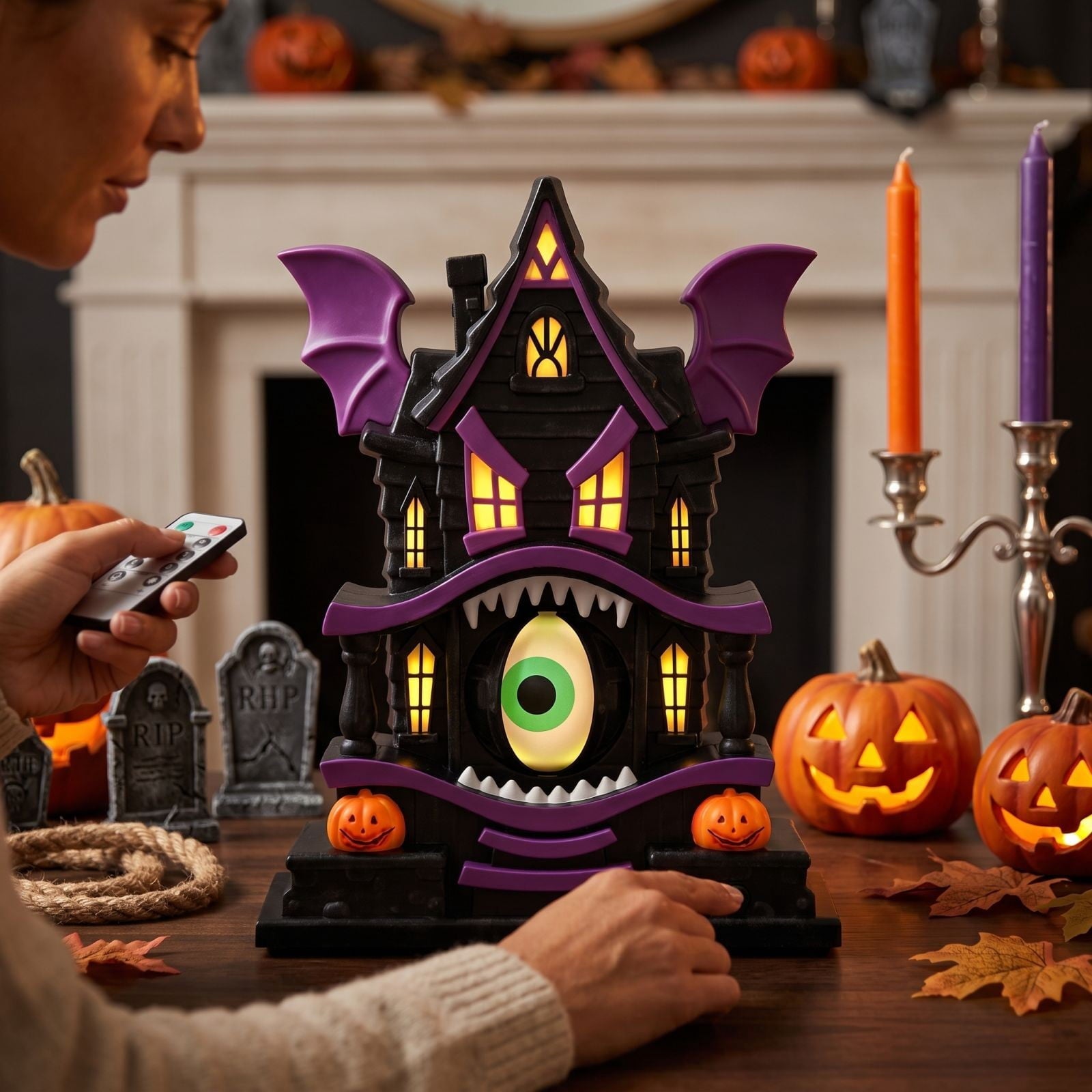 Spooksy™ Light Up Gothic Monster House Figurine, Built In Warm Internal Illumination Castle Decor, Anti Toppling Detailed Sculpted Desktop Ornament for Household Indoor Halloween Party Display