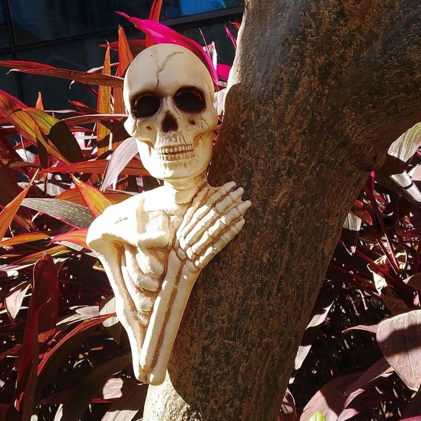 Spooksy™ SUYOLL 25cm/35cm Halloween Decorations Outdoor Skeleton Hugging Tree Cute Skeleton Ornaments Atmosphere Figurine